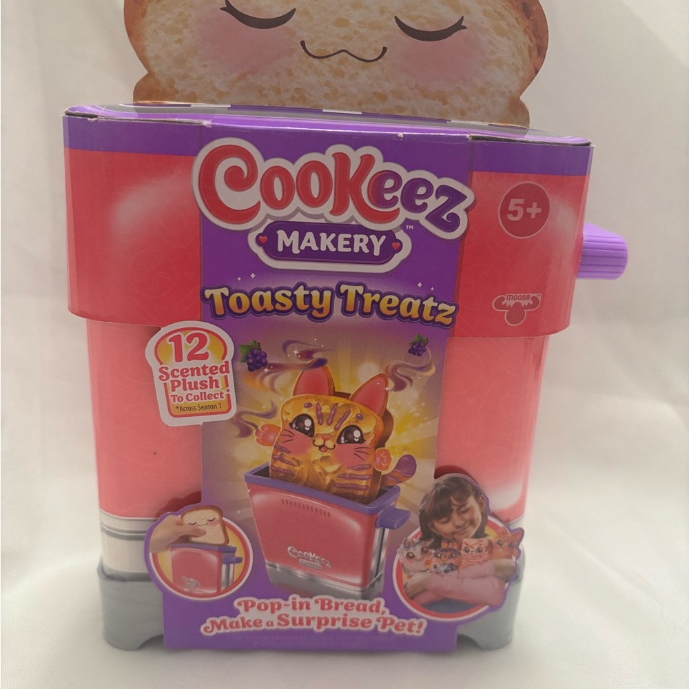 Cookeez Makery Toasty Treatz Toaster with Scented Plush toy.
